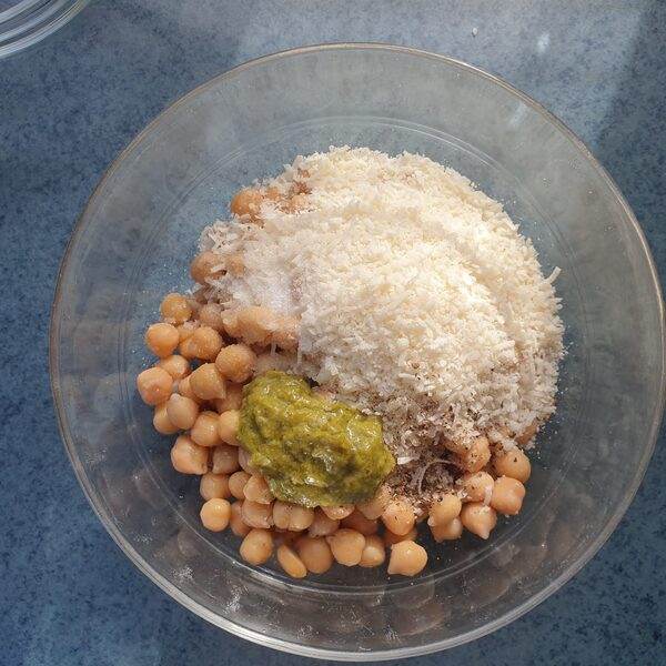 Knusprige Kichererbsen aus dem Airfryer mit Parmesan und Pesto Zubereitung